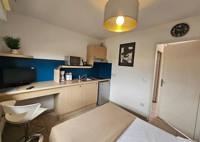 302 Cosy Sur Apartment